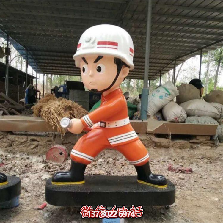 消防英雄銅雕塑像，為廣場(chǎng)添彩
