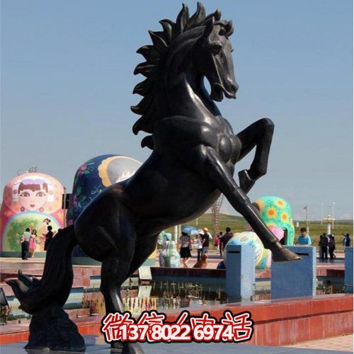 大型仿銅馬玻璃鋼雕塑，為廣場景觀增添無限精彩