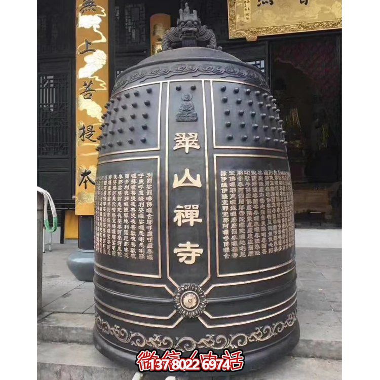 銅掛鐘祈福雕塑，神圣安寧禪心