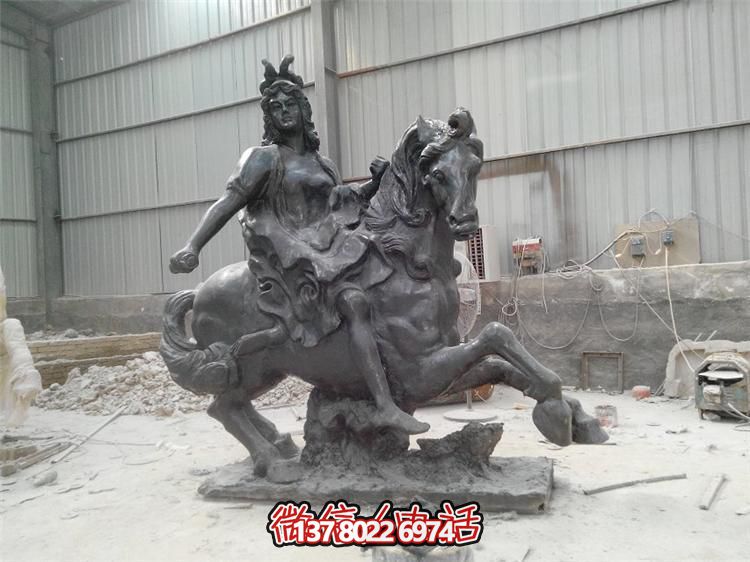 超越傳統(tǒng)，探索未知的玻璃鋼騎馬擺件