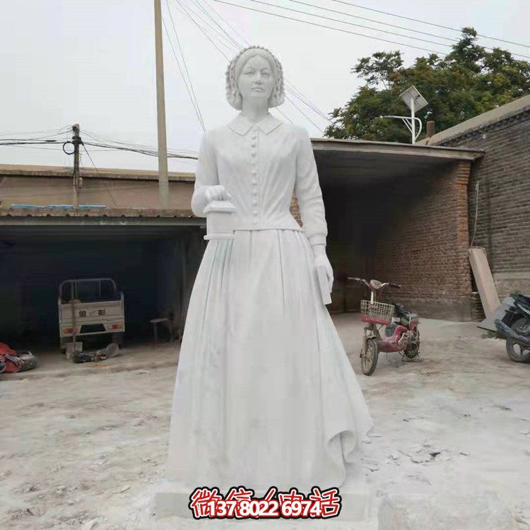 集西方人物精美擺件與漢白玉大理石石雕于一體的戶(hù)外園林景觀