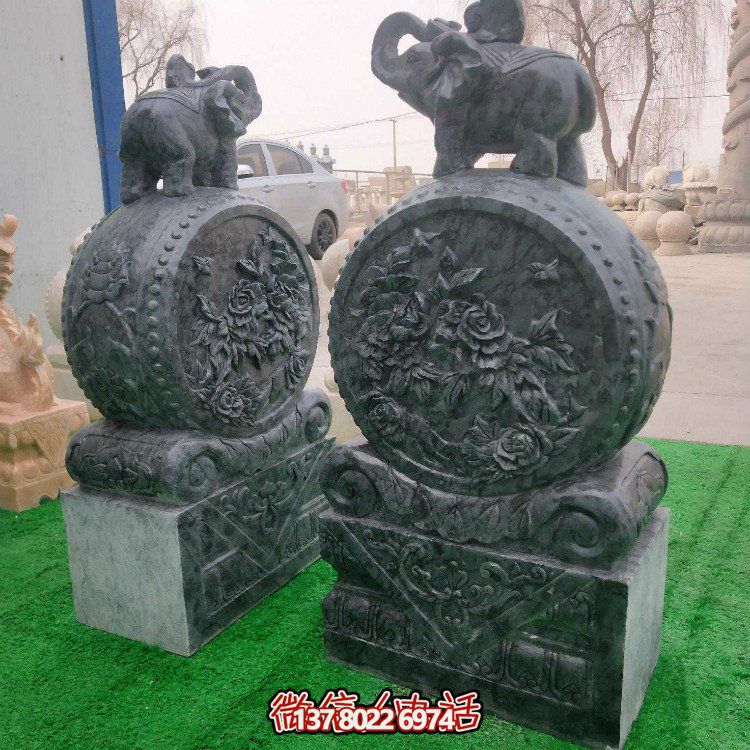 抱著鼓石雕塑，點(diǎn)綴青石庭院門(mén)口