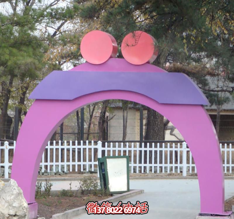 創(chuàng)意玻璃鋼愛心雕塑，裝點城市公園