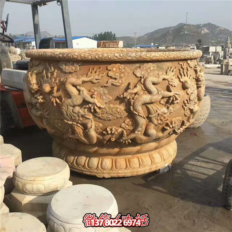 傳統(tǒng)水缸，絢麗多彩的雙龍戲紋