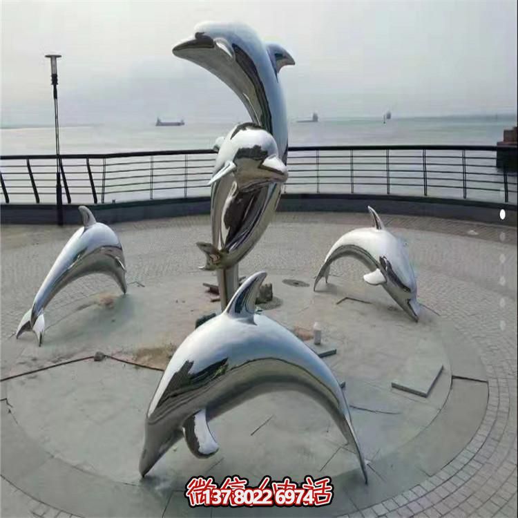 不銹鋼海豚雕塑，讓海邊的廣場(chǎng)更加美觀