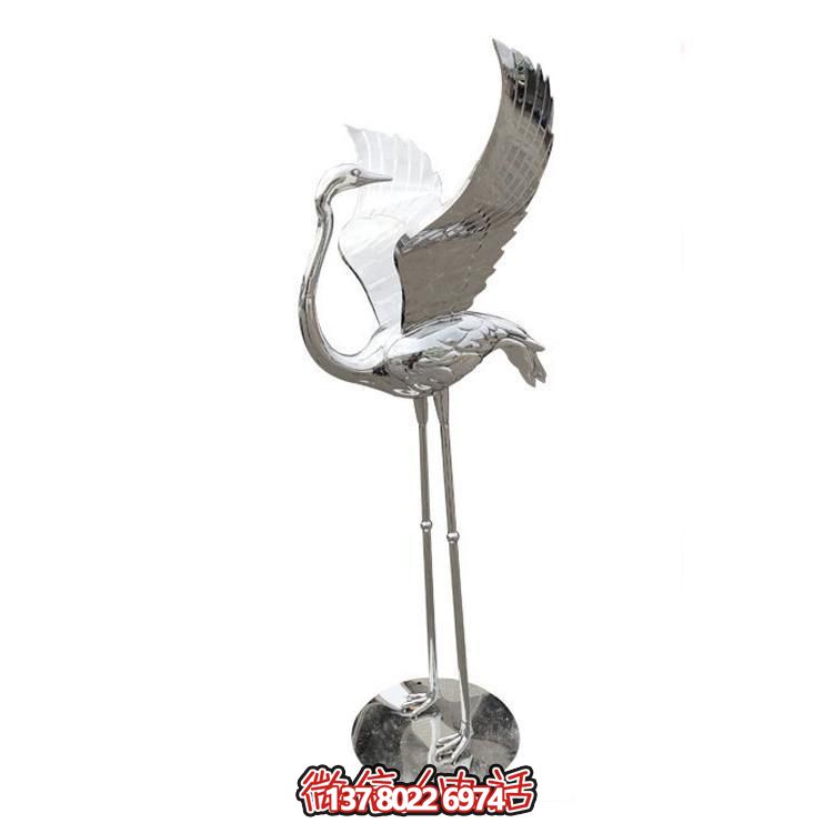 鏡面不銹鋼仙鶴雕塑，質(zhì)樸自然，展翅回頭