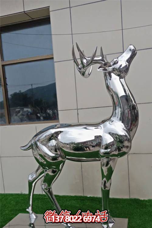 鏡面不銹鋼裝飾別墅小區(qū)，為景觀鹿提供寧?kù)o安家之所