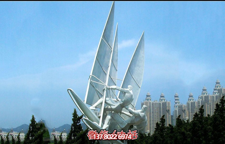 精美別墅鏤空雕塑點綴園林景觀，打造創(chuàng)意帆船