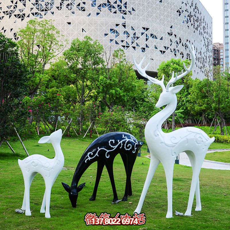 玻璃鋼彩繪黑白鹿雕塑，為小區(qū)增添創(chuàng)意美感