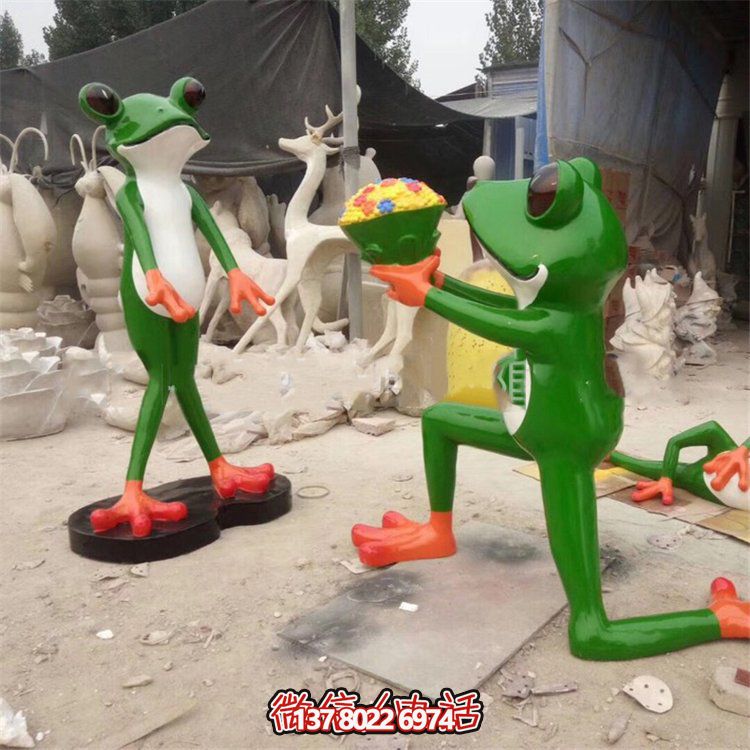 創(chuàng)意玻璃鋼青蛙雕塑，為景區(qū)帶來卡通新穎的景觀