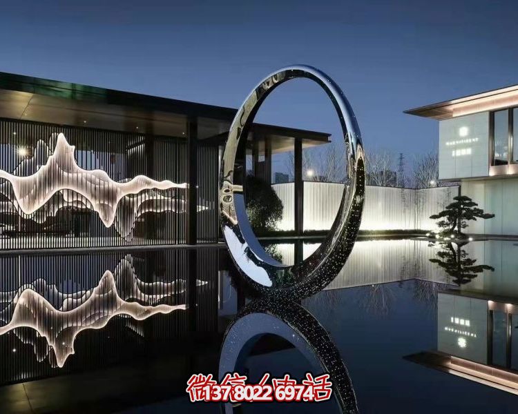 不銹鋼圓環(huán)雕塑，點綴園林別墅水池