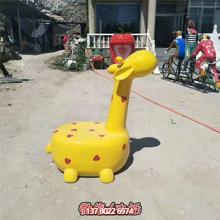 玻璃鋼長頸鹿擺件，安全可靠、適用于多種場景