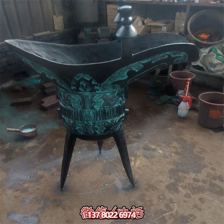 青銅仿古器皿，景觀雕塑擺放，點綴景區(qū)園林