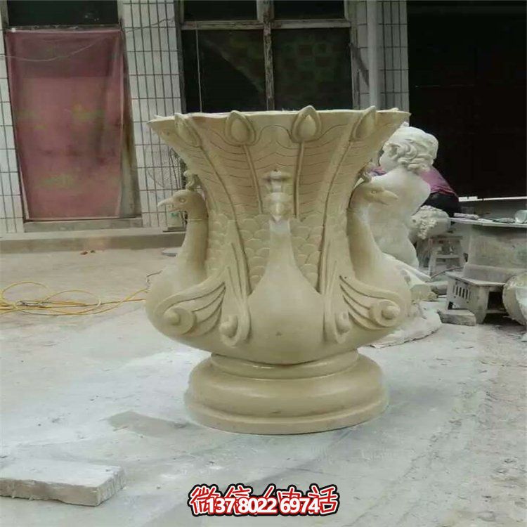 石雕孔雀歐式花盆，讓你的小區(qū)別墅園林更添精致