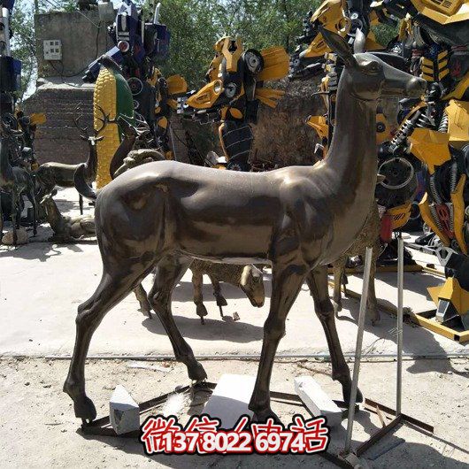精美雕塑鹿，點(diǎn)綴園林景觀，增添藝術(shù)氣息