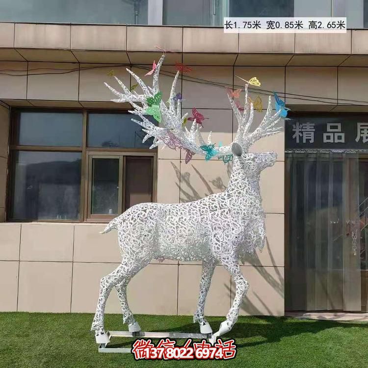 不銹鋼鹿角鏤空梅花亮化雕塑，為景觀廣場(chǎng)擺放