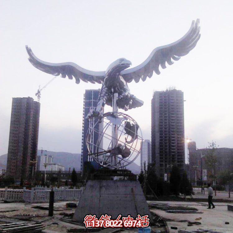 不銹鋼老鷹雕塑，點(diǎn)綴戶外園林景觀