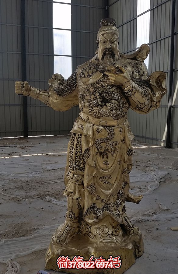 “關公大型噴金烤漆銅雕塑，添色庭院”