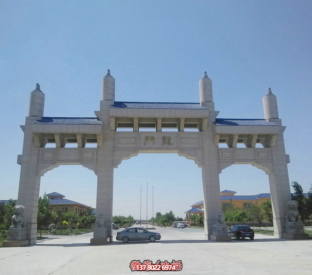 精致的大理石牌坊雕塑，為企業(yè)廠區(qū)增添精致的視覺氛圍