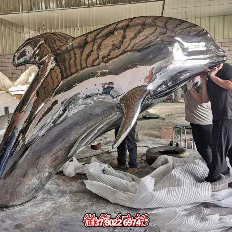 大型抽象鏡面不銹鋼鯨魚，展現(xiàn)室外精彩生活