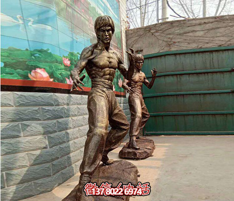 “李小龍雕塑從電影院到廣場(chǎng)，功夫明星永存”