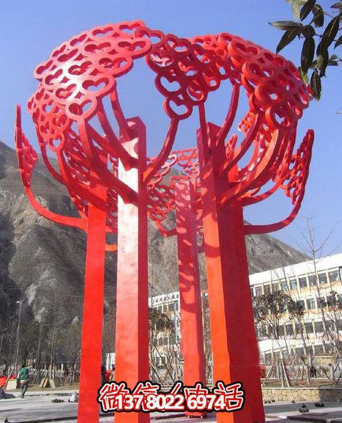 室內(nèi)不銹鋼心形雕塑，點綴別墅景區(qū)美景