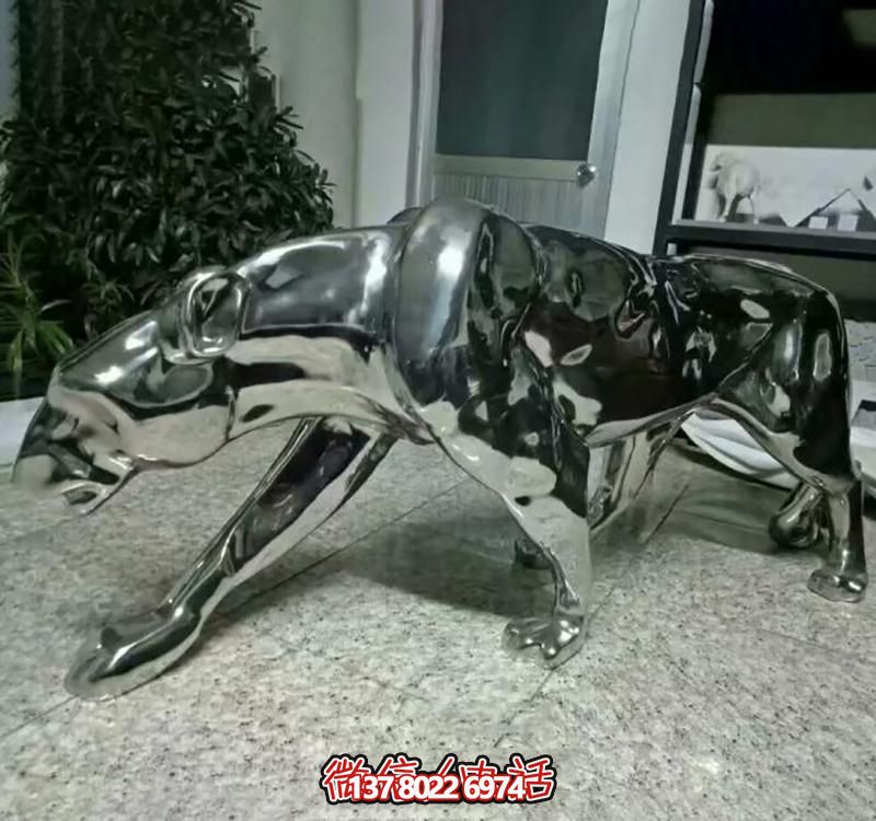 不銹鋼鏡面拋光拉絲行走中的金錢豹雕塑 不銹鋼鏡面拋光拉絲行走中的金錢豹雕塑