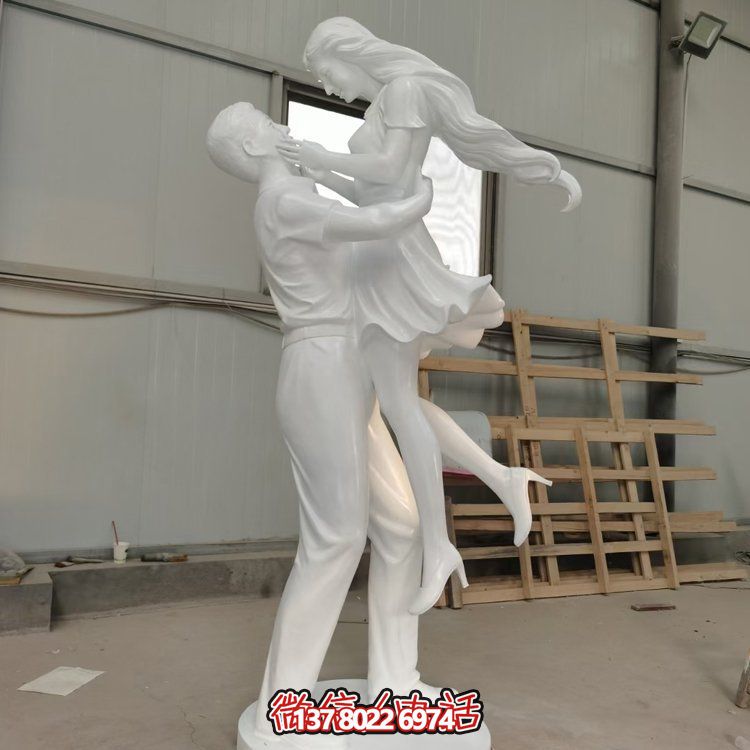 景點公園戶外擺放大型玻璃鋼仿石雕情侶人物雕像