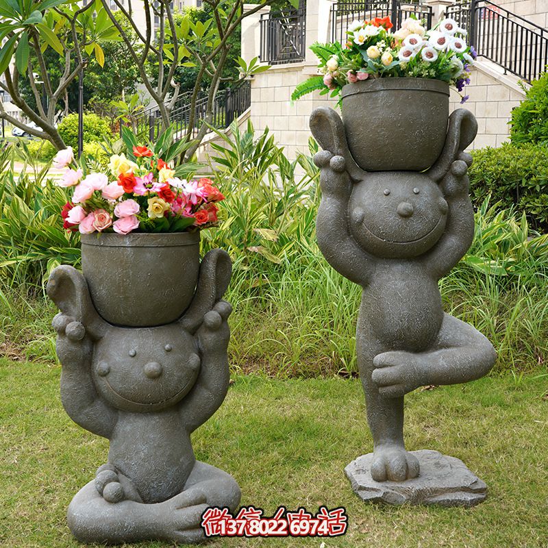 公園草坪大理石石雕頭頂花盆的兔子雕塑 公園草坪大理石石雕頭頂花盆的兔子雕塑