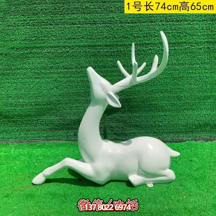 白色的梅花鹿，臥姿，仰頭，可上色