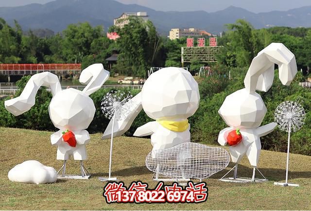 不銹鋼塊面雕塑——網(wǎng)紅雕塑，造型新穎，富有活力。